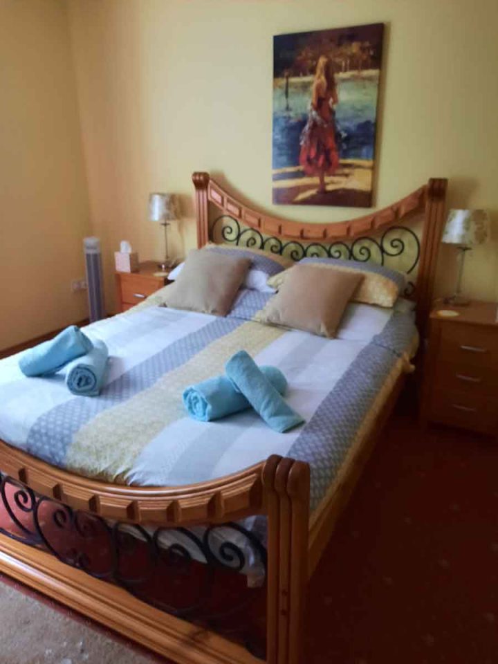 Bed & Breakfast with Eggman Tours, bedroom photo